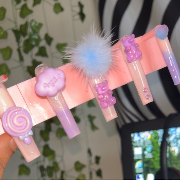 Press on nails - Picture 2 of 2